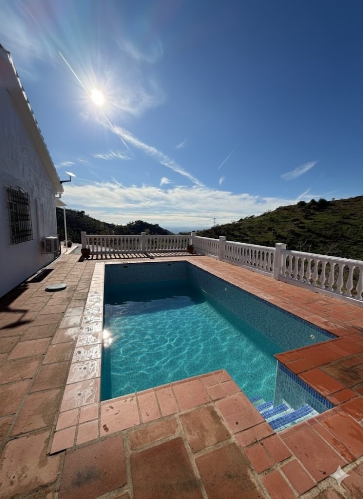 Huis te koop in Moclinejo | 2 slaapkamers H5294917