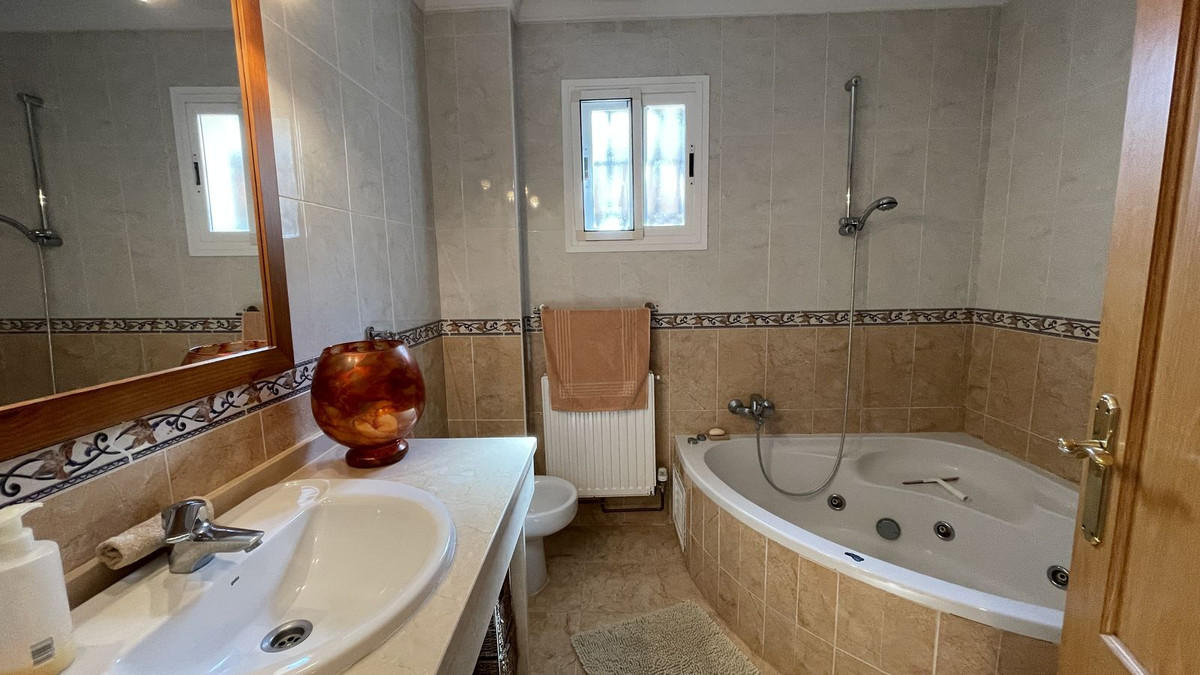 Finca - Cortijo te koop in Monda | 8 slaapkamers H4330522