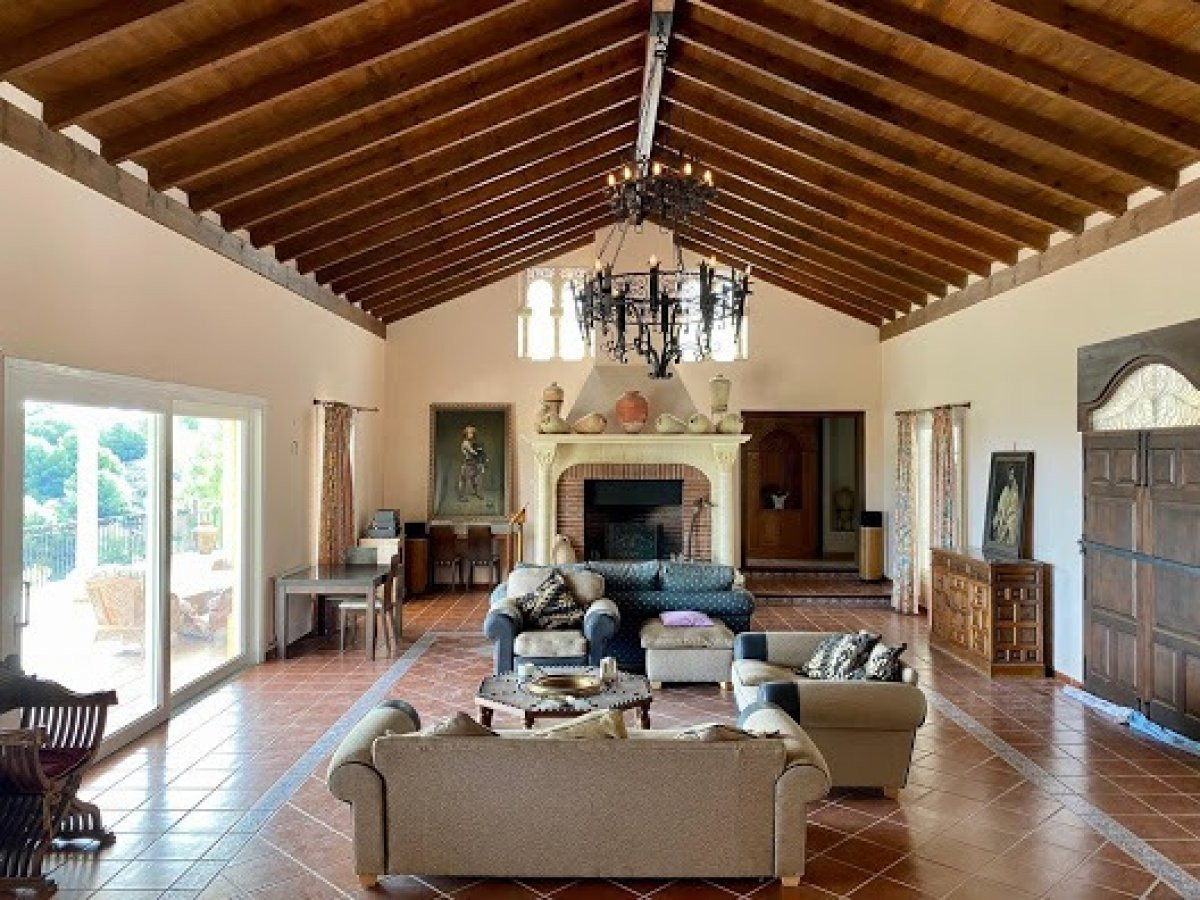 Finca - Cortijo te koop in Monda | 7 slaapkamers H5046826
