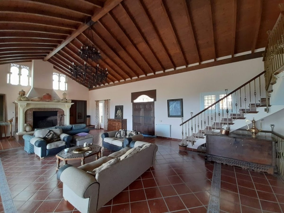 Finca - Cortijo te koop in Monda | 7 slaapkamers H5046826