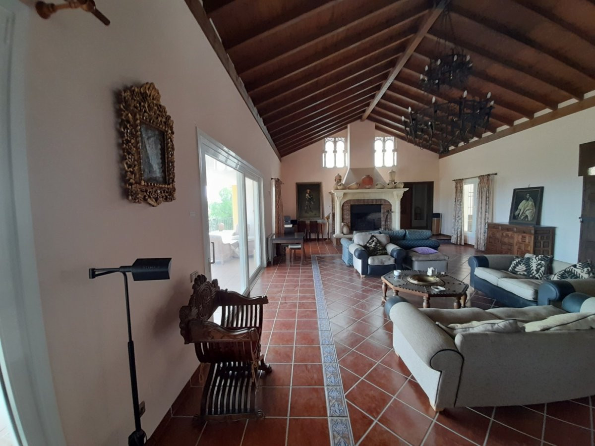 Finca - Cortijo te koop in Monda | 7 slaapkamers H5046826