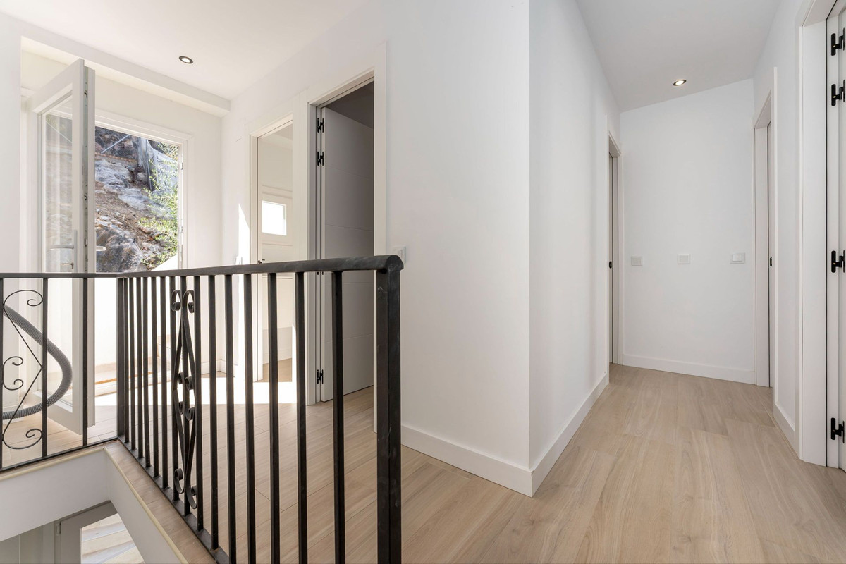 Geschakelde Woning te koop in Monda | 6 slaapkamers H5146189