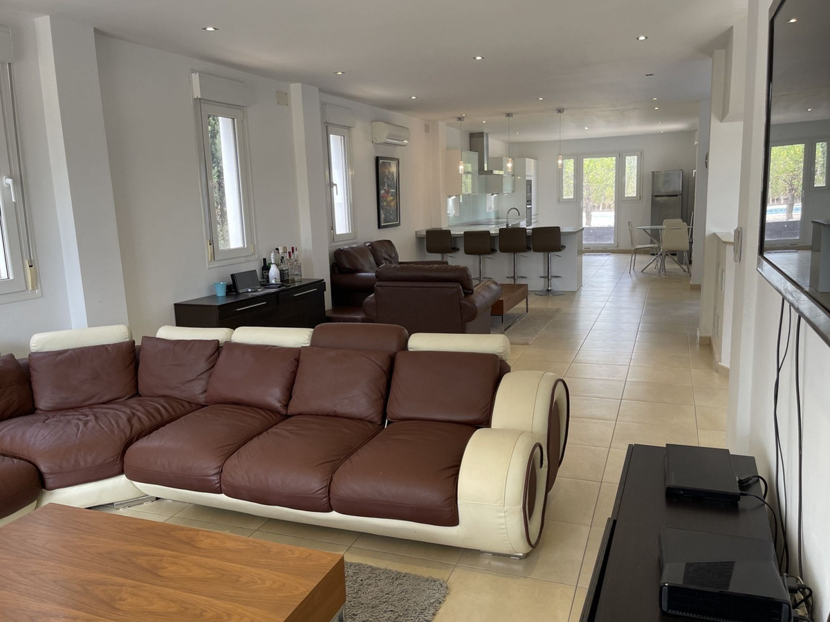 Huis te koop in Monforte Del Cid | 6 slaapkamers H4318624