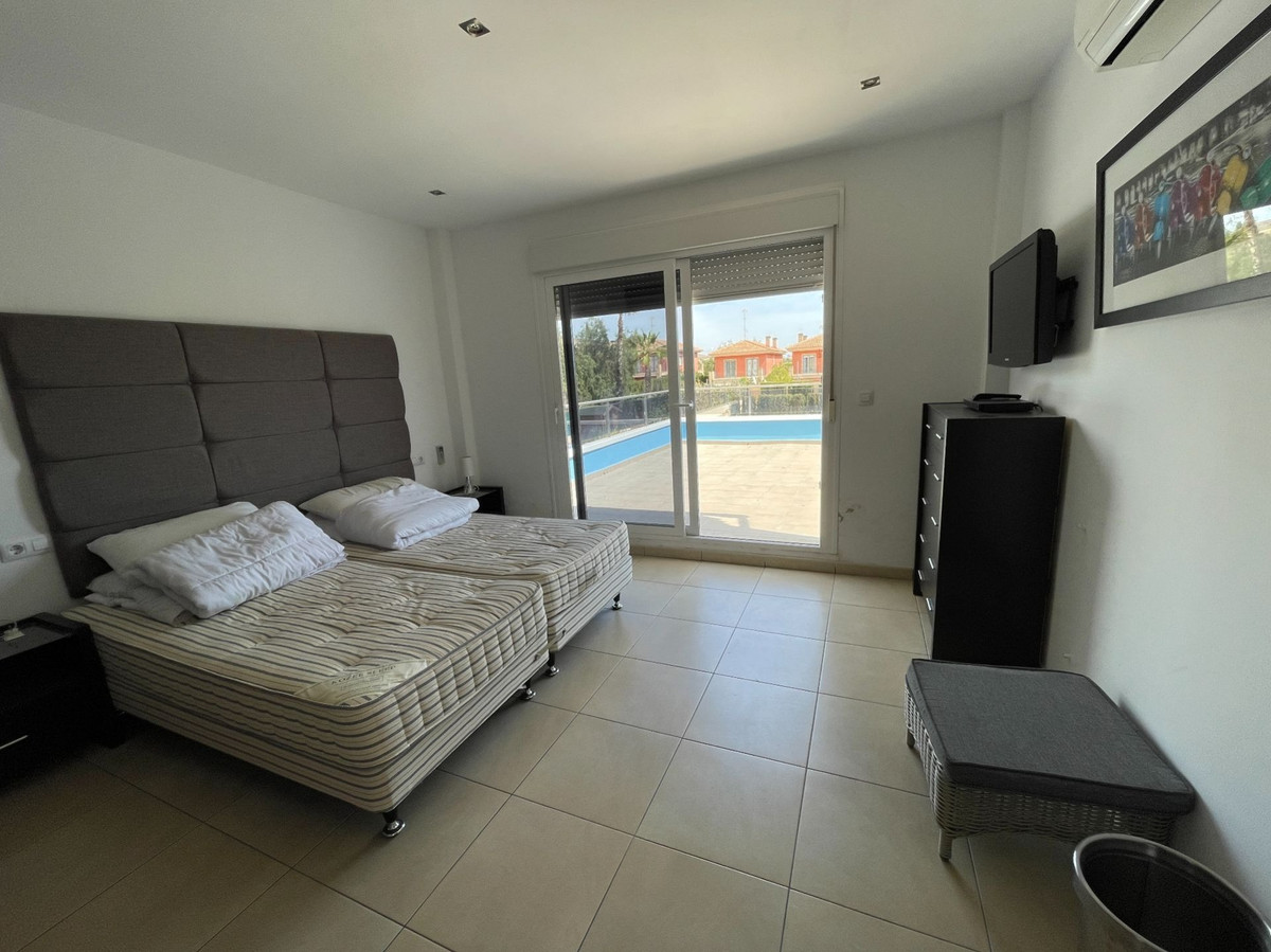 Huis te koop in Monforte Del Cid | 6 slaapkamers H4318624