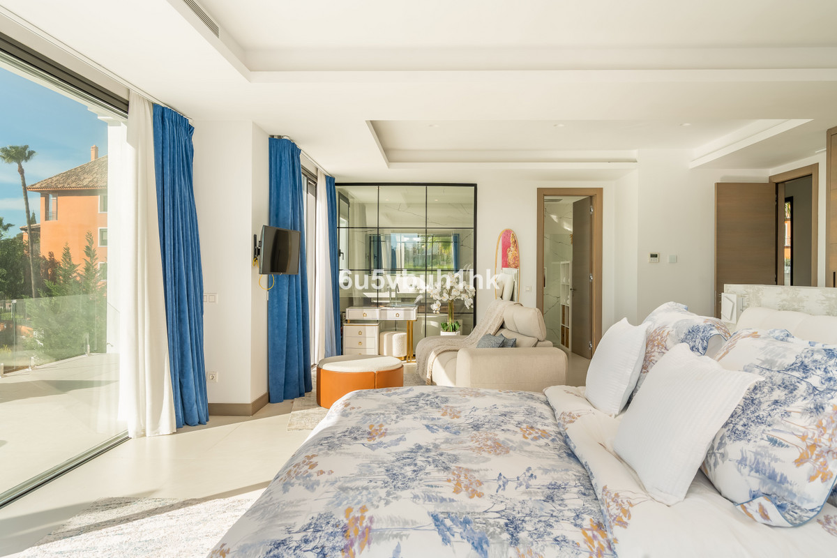 Huis te koop in Monte Halcones | 5 slaapkamers H5226268