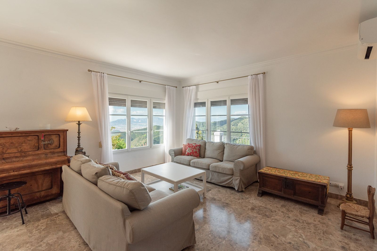 Vrijstaande Villa in Montes de Málaga-3