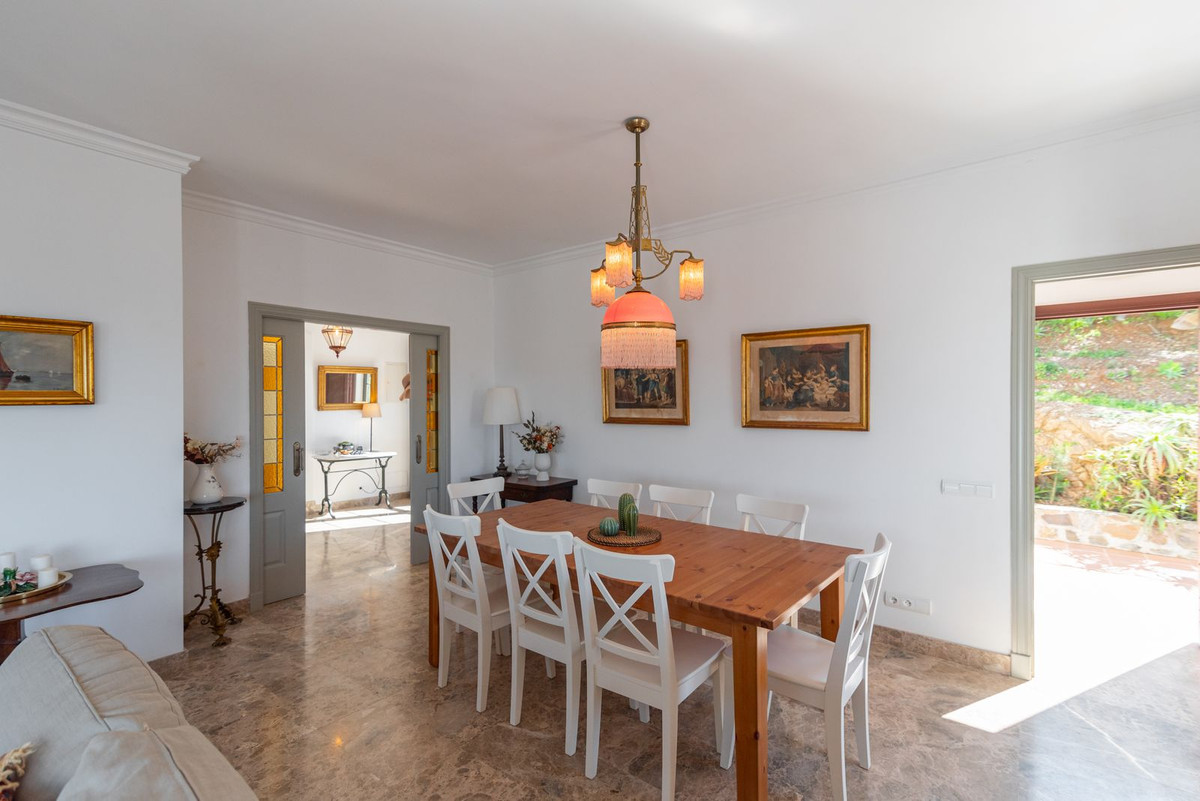 Vrijstaande Villa in Montes de Málaga-8