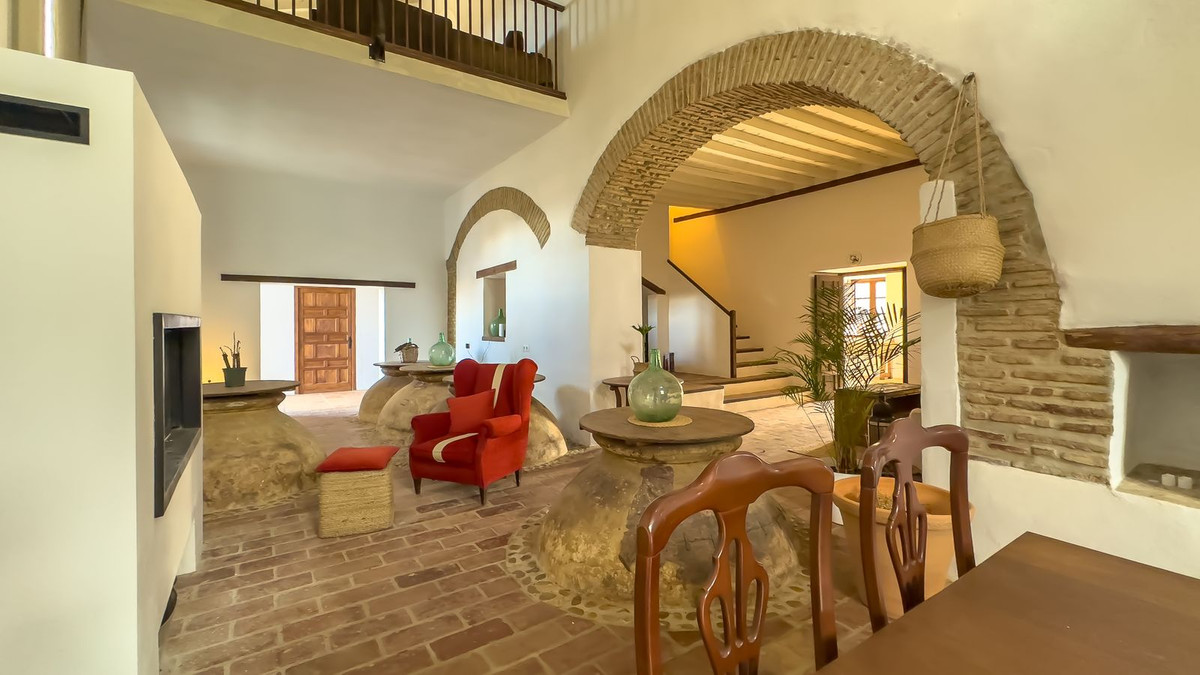 Huis te koop in Montes de Málaga | 8 slaapkamers H5247757