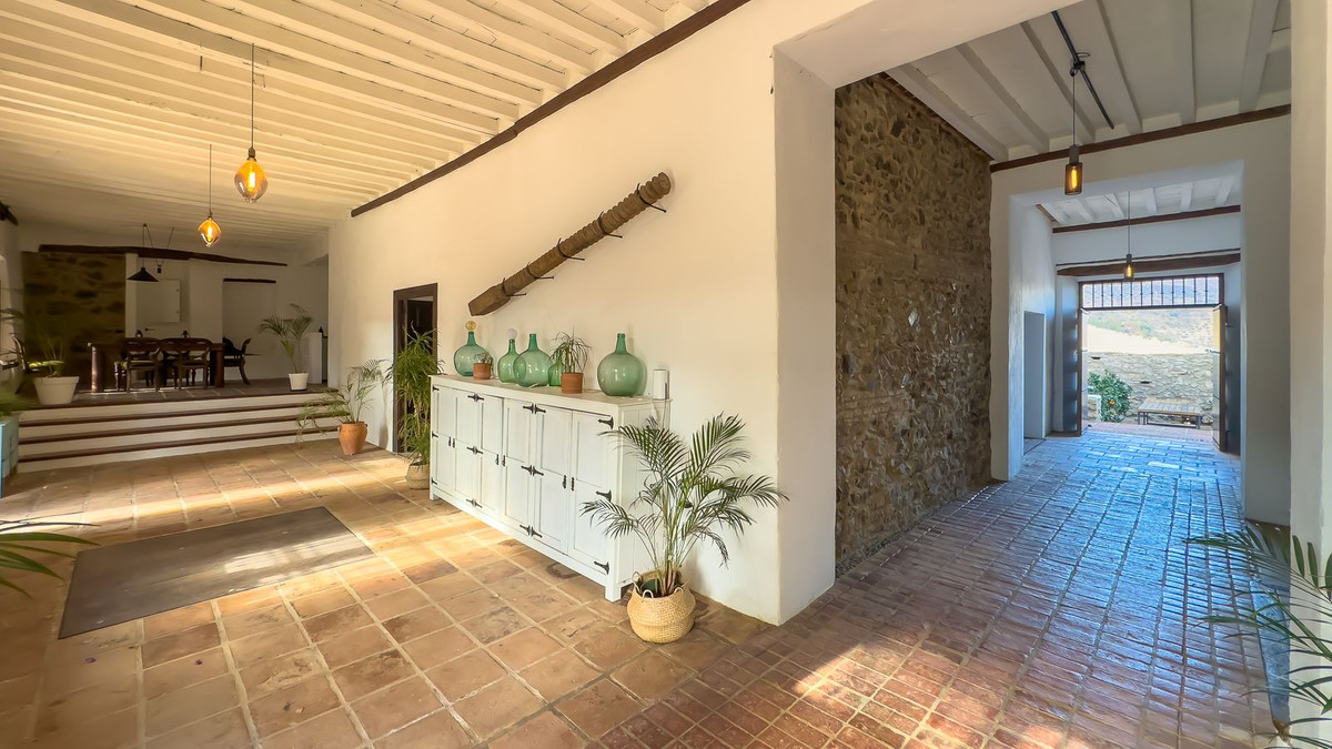 Huis te koop in Montes de Málaga | 8 slaapkamers H5247757