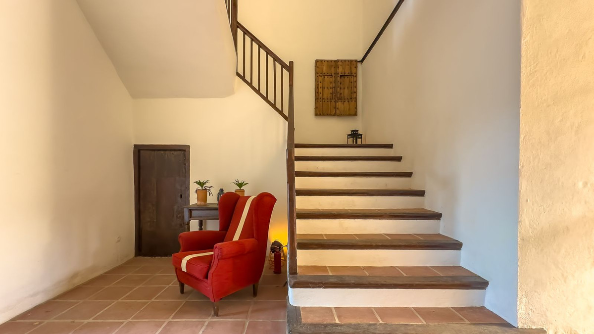 Huis te koop in Montes de Málaga | 8 slaapkamers H5247757