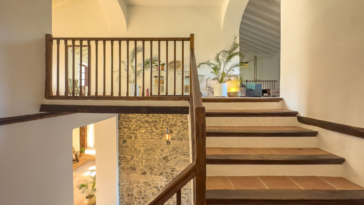 Huis te koop in Montes de Málaga | 8 slaapkamers H5247757