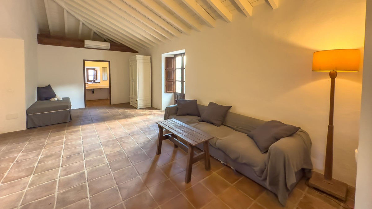 Huis te koop in Montes de Málaga | 8 slaapkamers H5247757