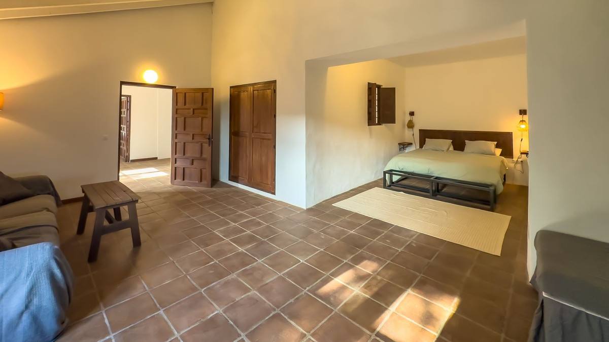 Huis te koop in Montes de Málaga | 8 slaapkamers H5247757