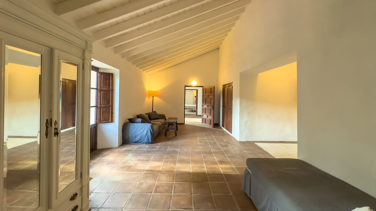Huis te koop in Montes de Málaga | 8 slaapkamers H5247757