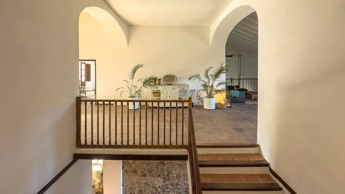 Huis te koop in Montes de Málaga | 8 slaapkamers H5247757