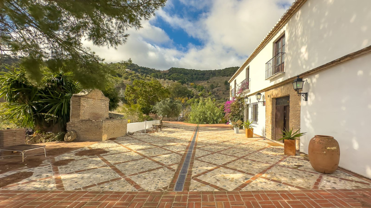 Huis te koop in Montes de Málaga | 8 slaapkamers H5247757