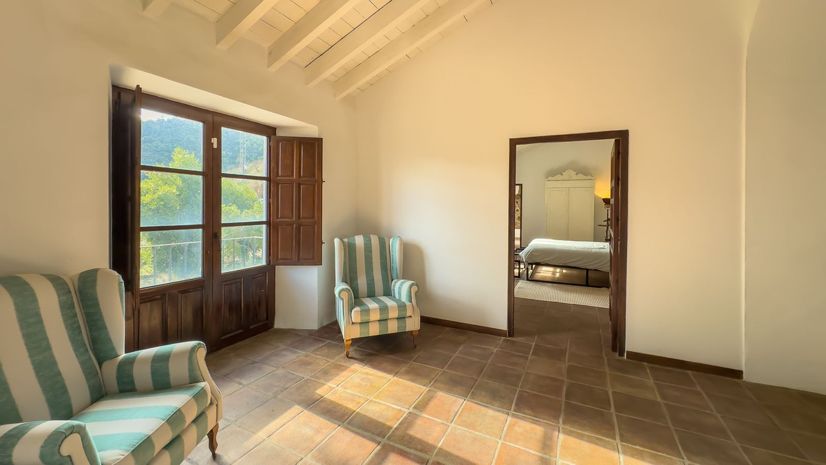 Huis te koop in Montes de Málaga | 8 slaapkamers H5247757