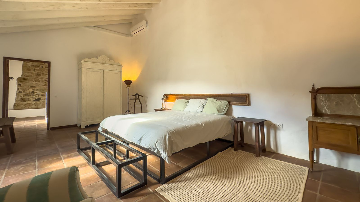 Huis te koop in Montes de Málaga | 8 slaapkamers H5247757