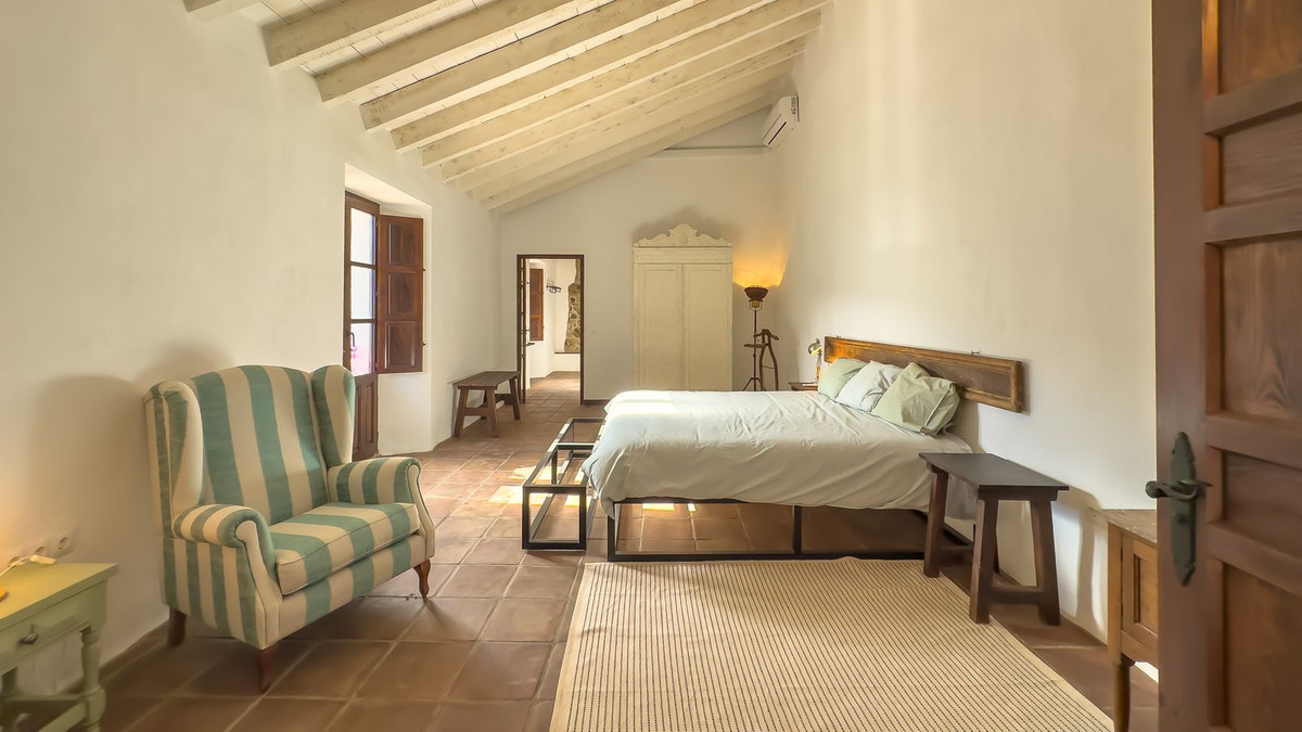 Huis te koop in Montes de Málaga | 8 slaapkamers H5247757