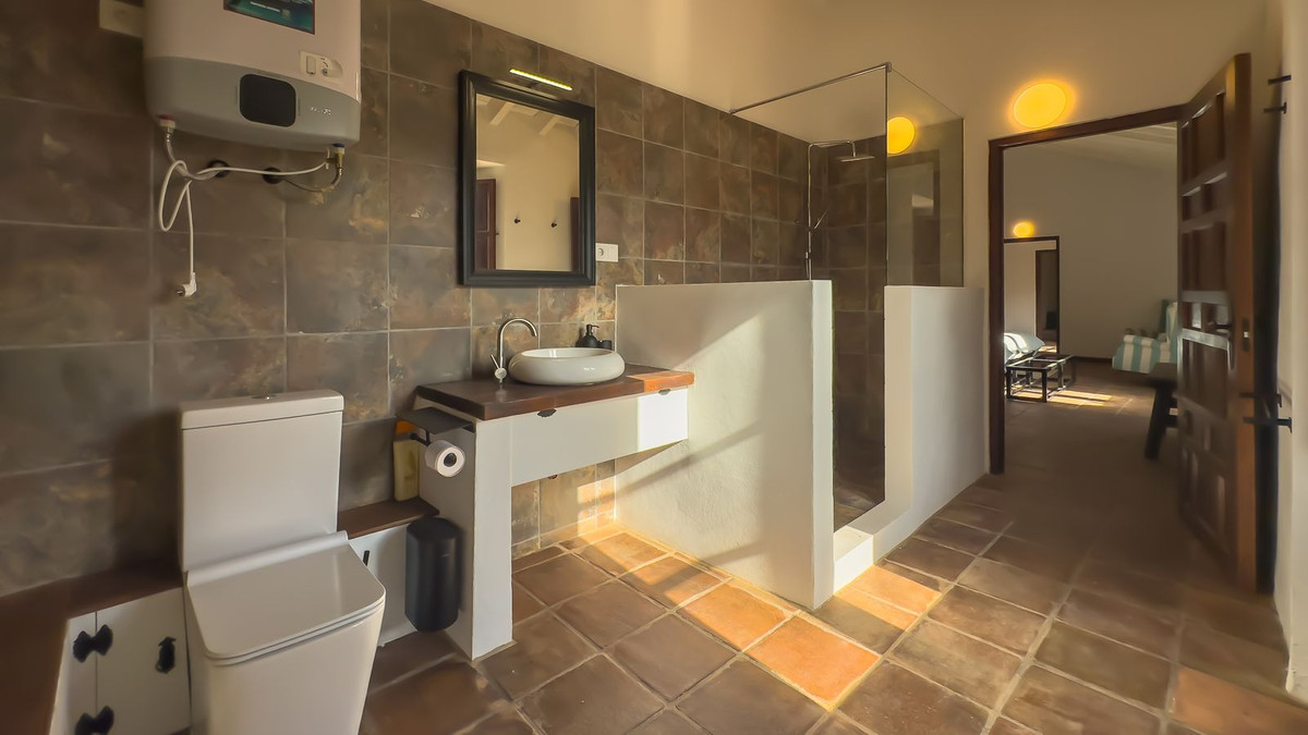 Huis te koop in Montes de Málaga | 8 slaapkamers H5247757