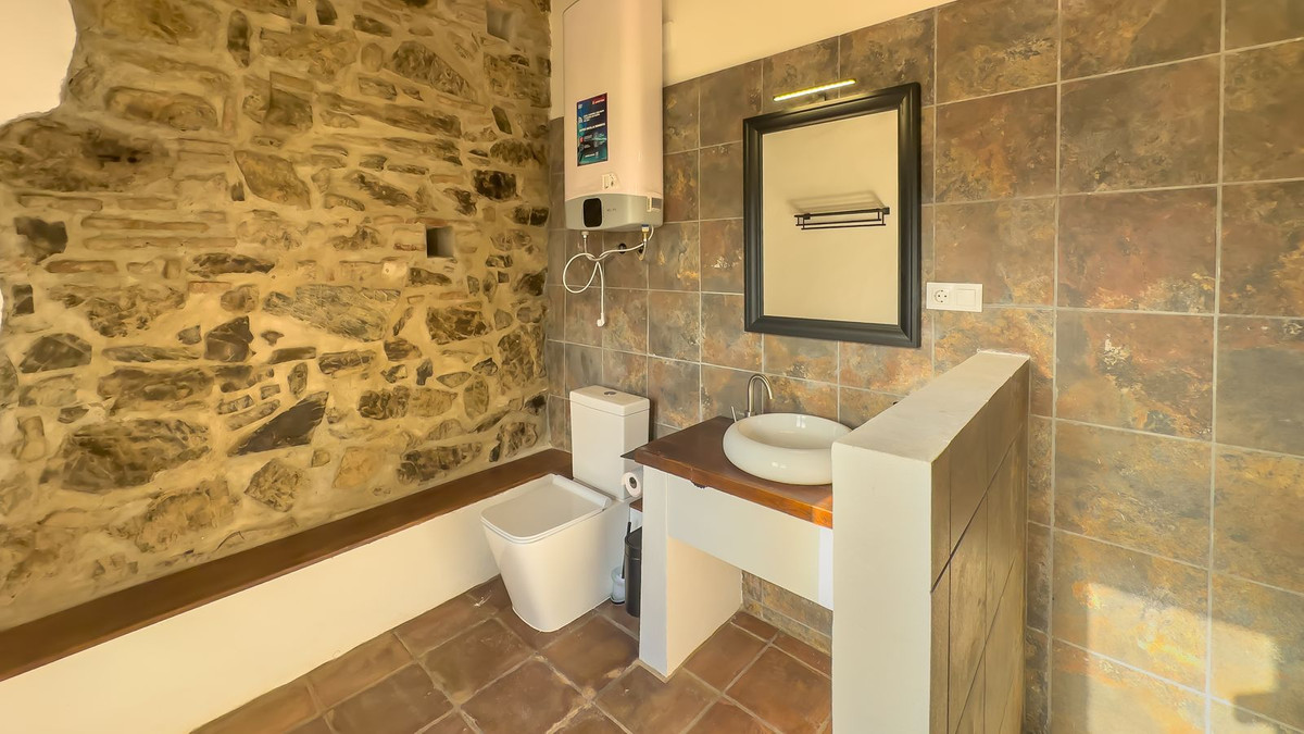 Huis te koop in Montes de Málaga | 8 slaapkamers H5247757