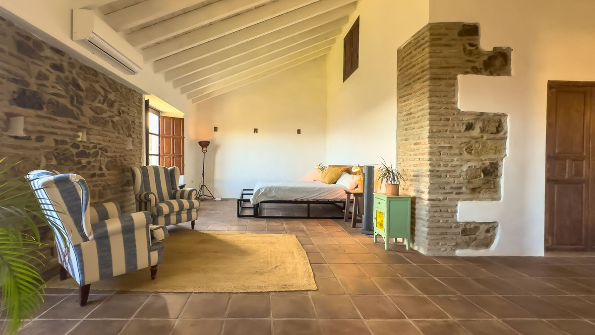 Huis te koop in Montes de Málaga | 8 slaapkamers H5247757