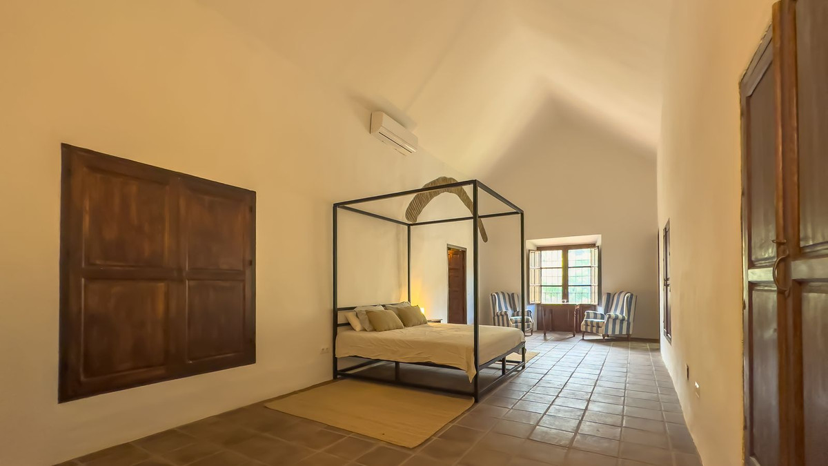Huis te koop in Montes de Málaga | 8 slaapkamers H5247757