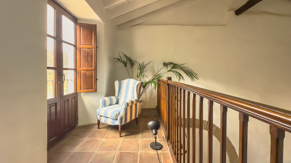 Huis te koop in Montes de Málaga | 8 slaapkamers H5247757