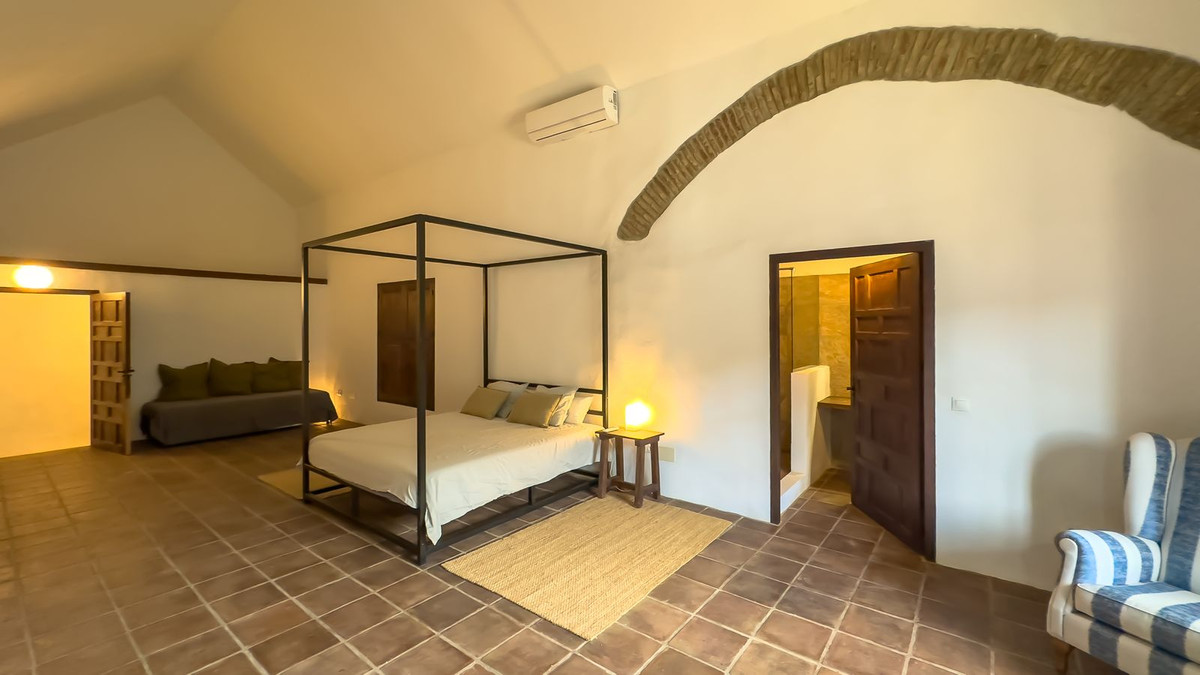 Huis te koop in Montes de Málaga | 8 slaapkamers H5247757