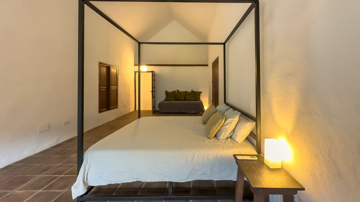 Huis te koop in Montes de Málaga | 8 slaapkamers H5247757