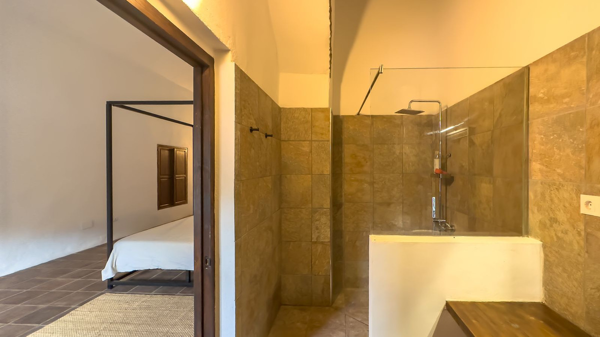 Huis te koop in Montes de Málaga | 8 slaapkamers H5247757