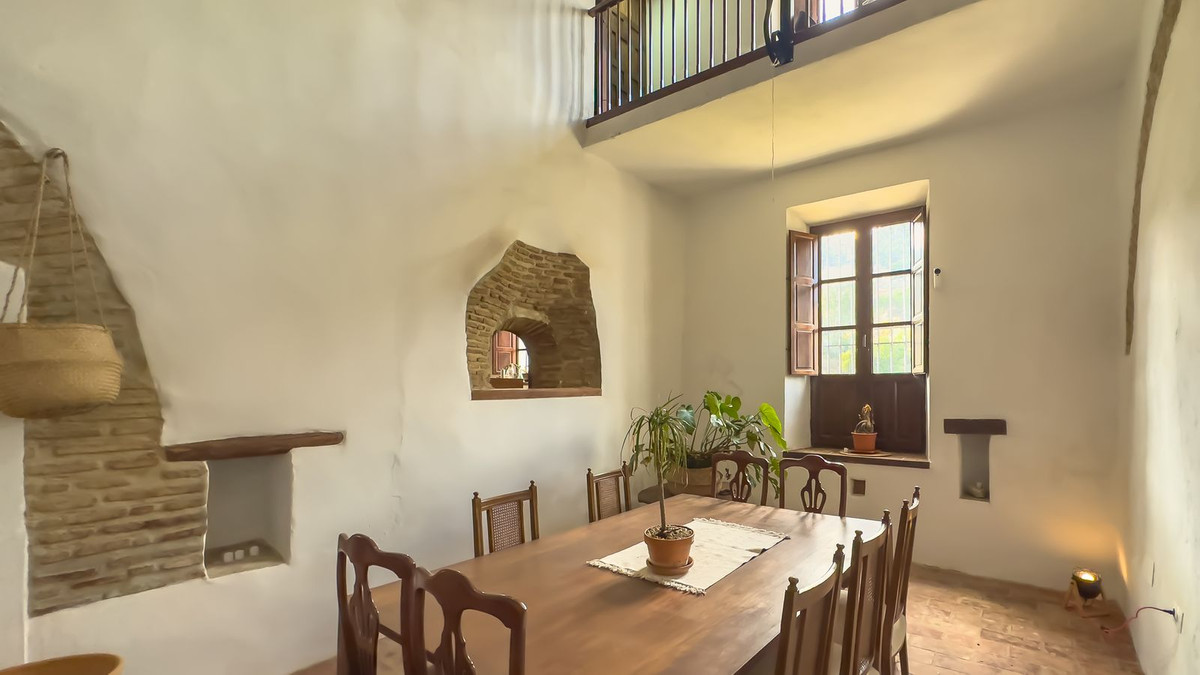 Huis te koop in Montes de Málaga | 8 slaapkamers H5247757