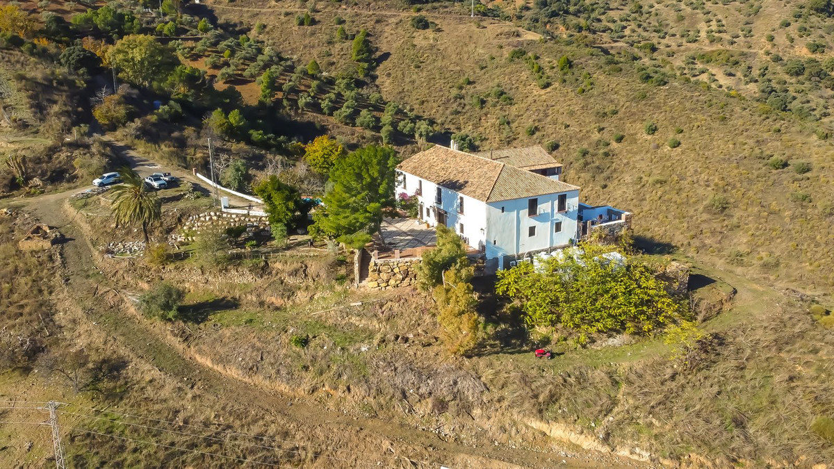 Huis te koop in Montes de Málaga | 8 slaapkamers H5247757