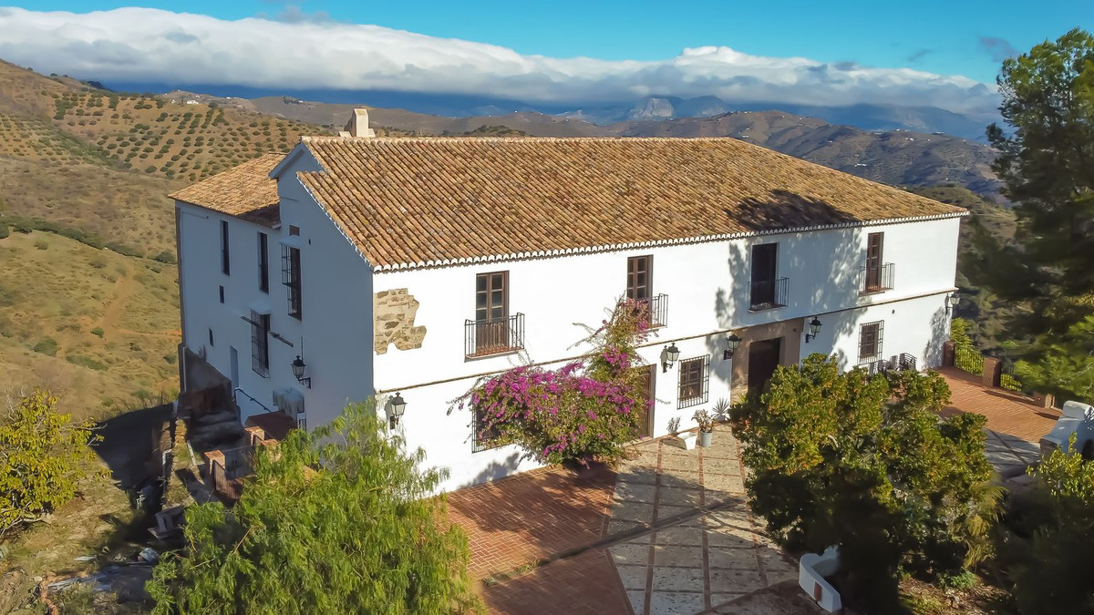 Huis te koop in Montes de Málaga | 8 slaapkamers H5247757