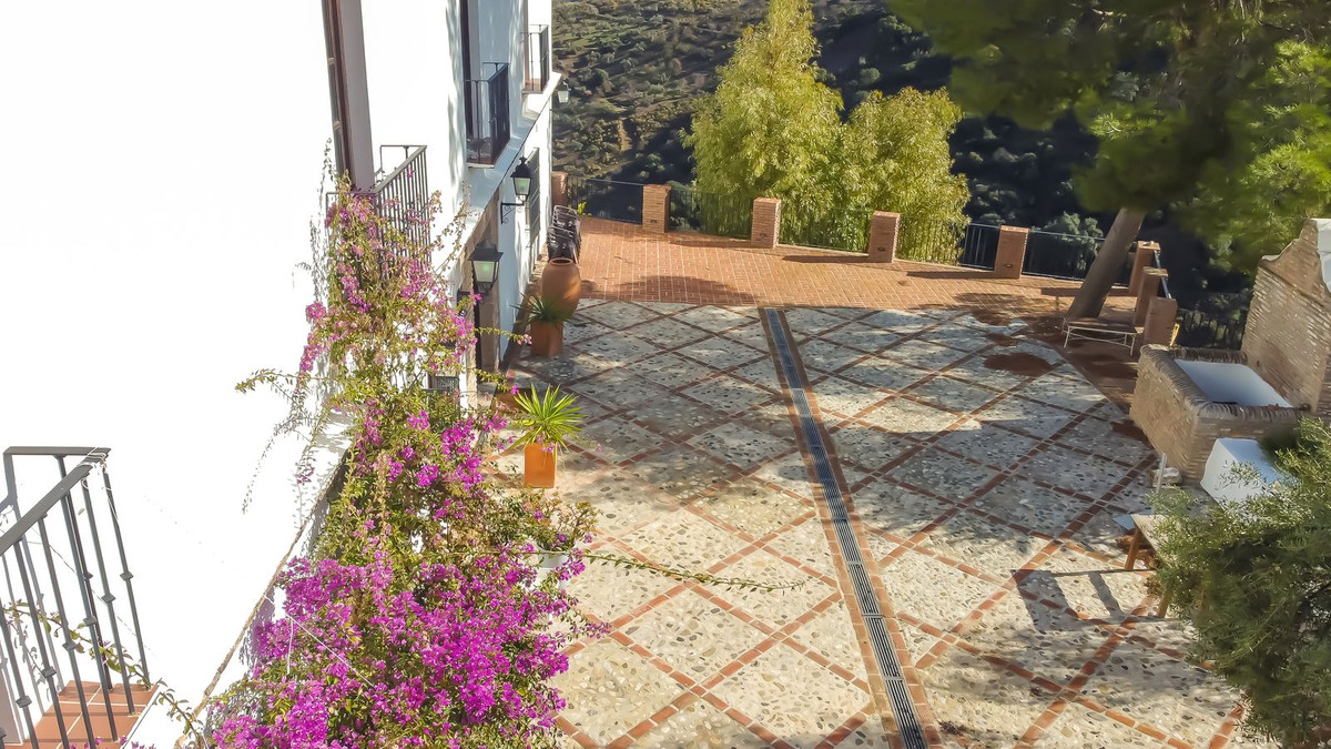 Huis te koop in Montes de Málaga | 8 slaapkamers H5247757