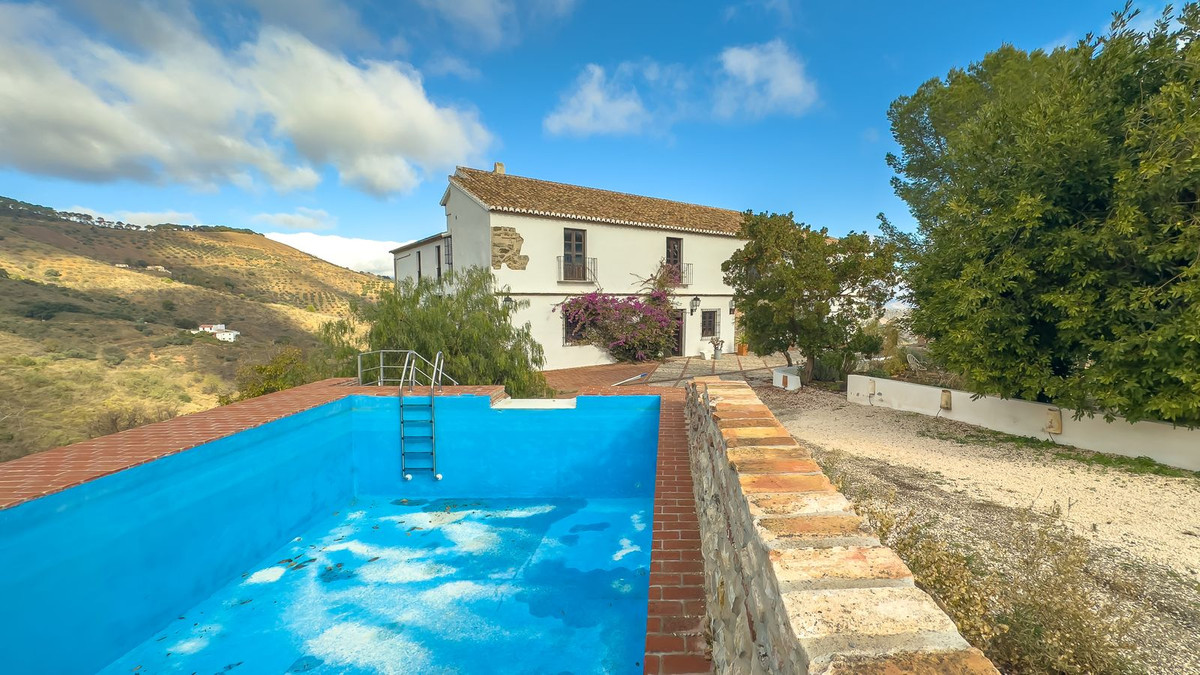 Huis te koop in Montes de Málaga | 8 slaapkamers H5247757