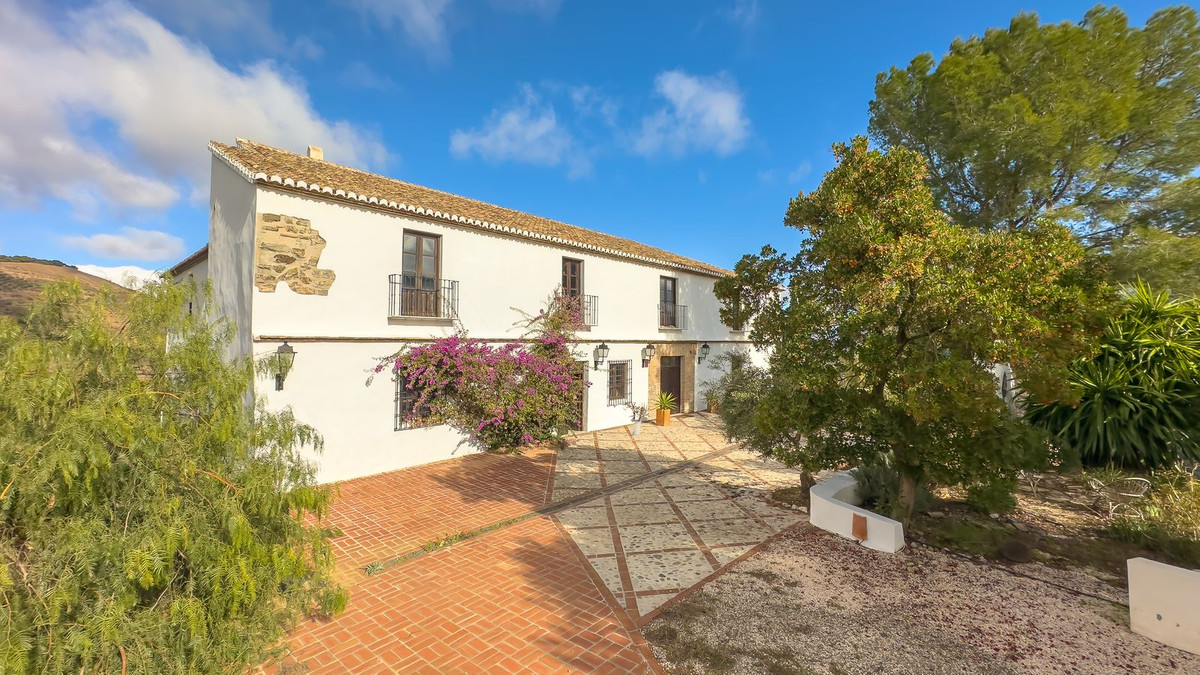 Huis te koop in Montes de Málaga | 8 slaapkamers H5247757