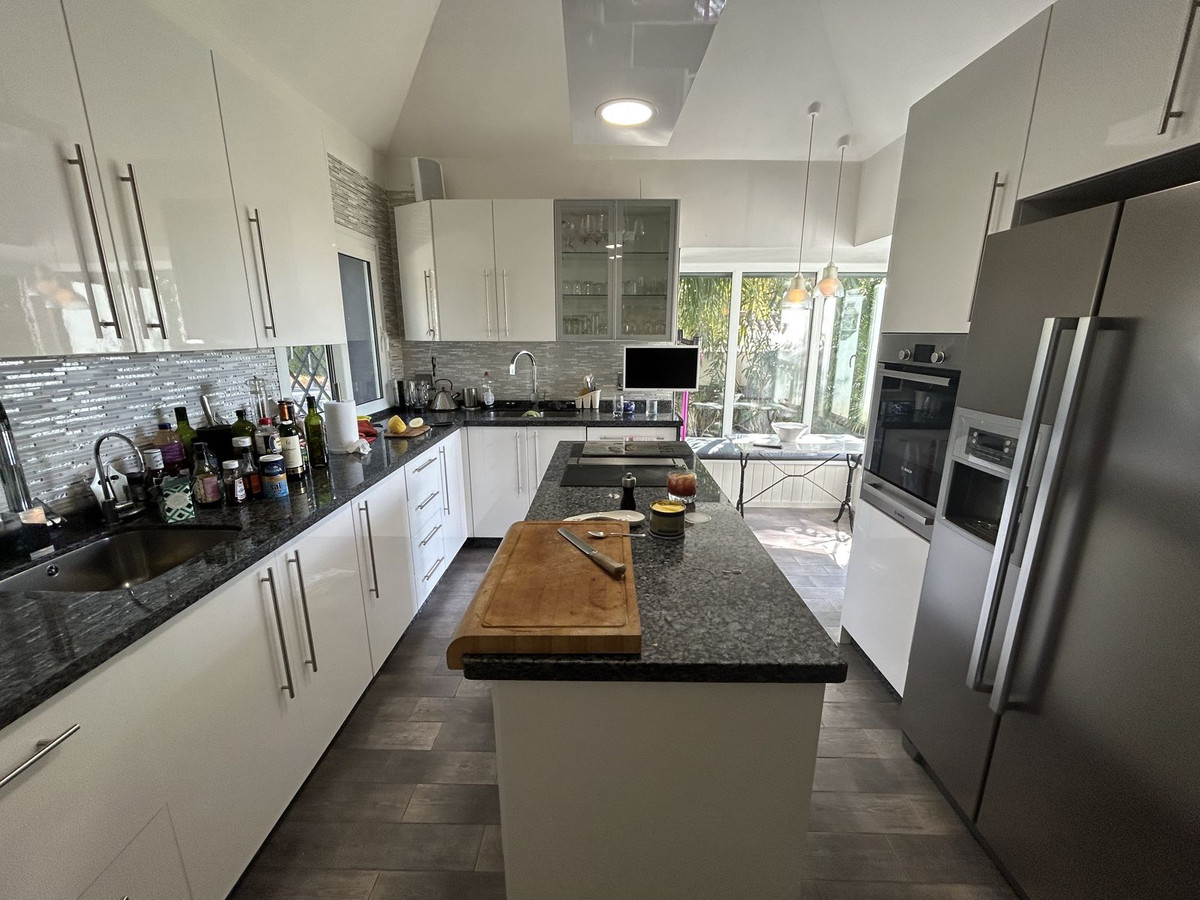 Vrijstaande Villa in Nagüeles-11