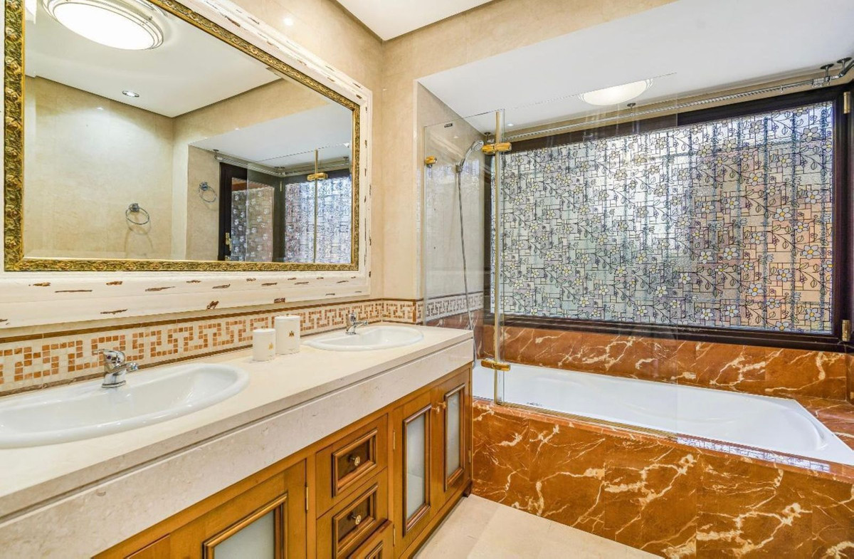 Huis te koop in Nagüeles | 4 slaapkamers H5222176