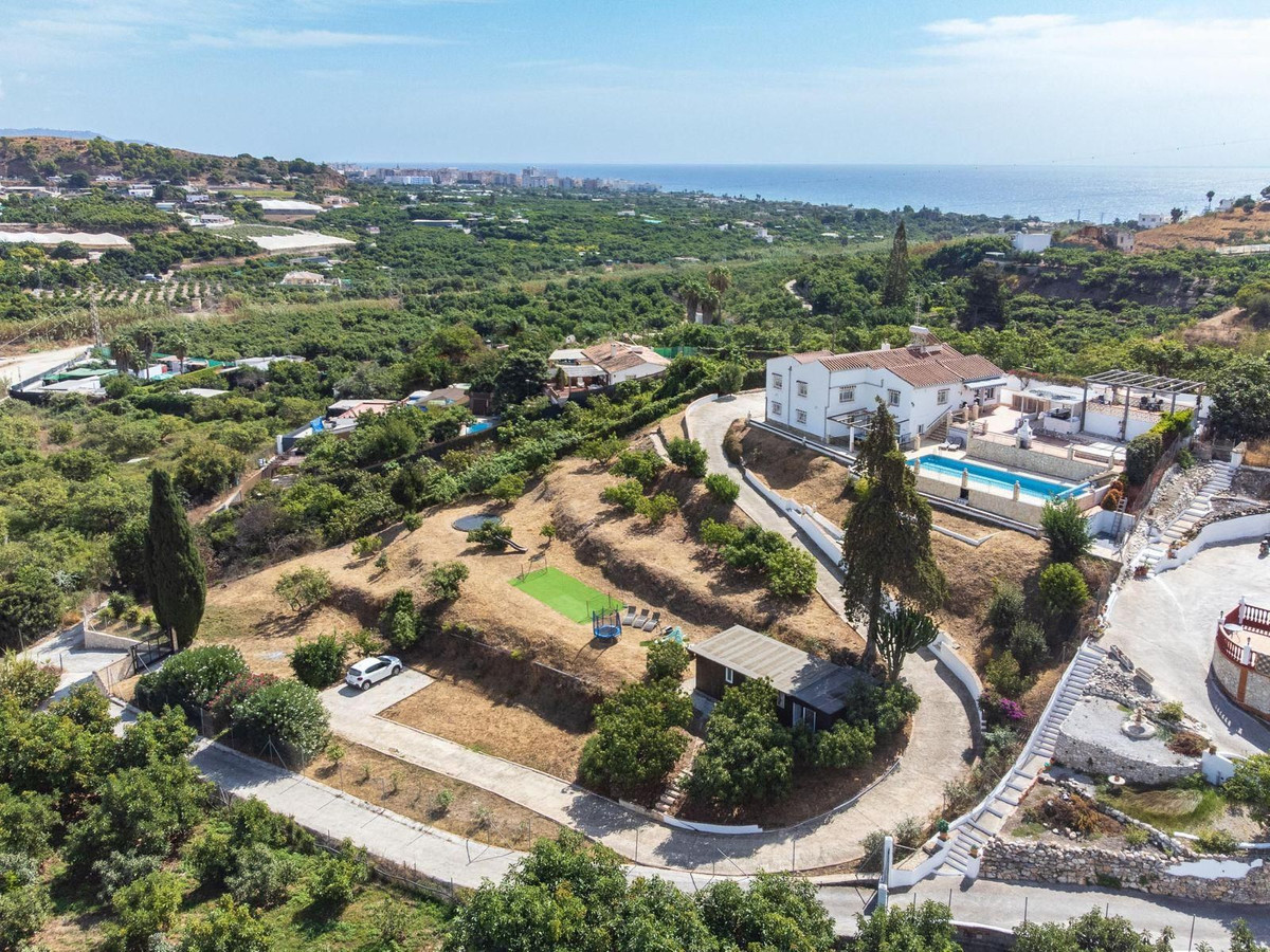 Vrijstaande Villa te koop in Nerja | 6 slaapkamers H4168636