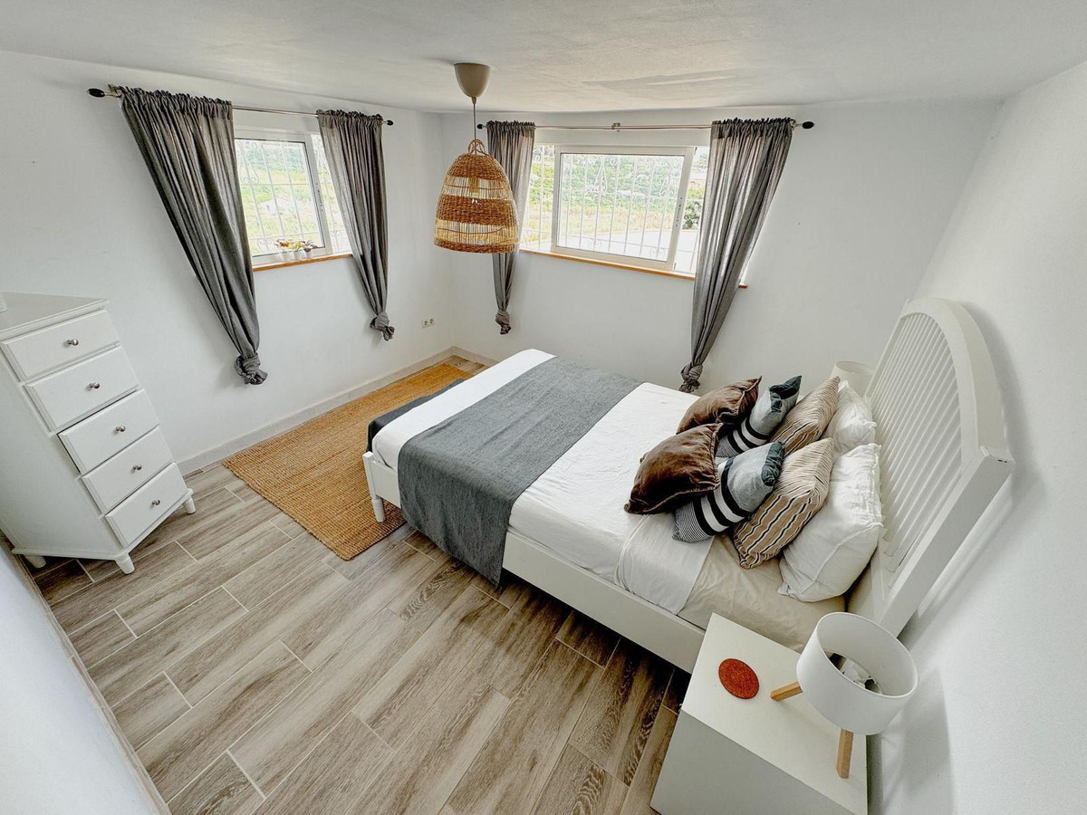 Vrijstaande Villa te koop in Nerja | 6 slaapkamers H4168636