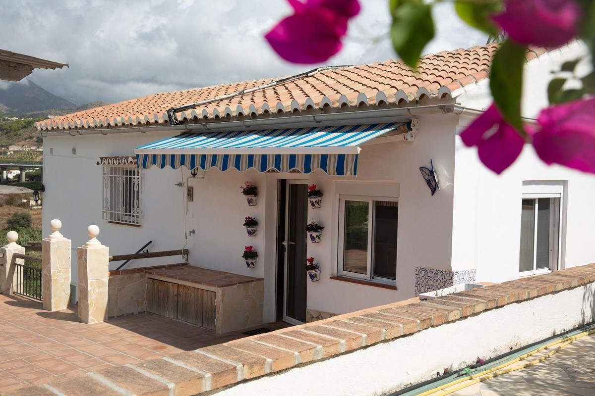 Vrijstaande Villa te koop in Nerja | 6 slaapkamers H4168636