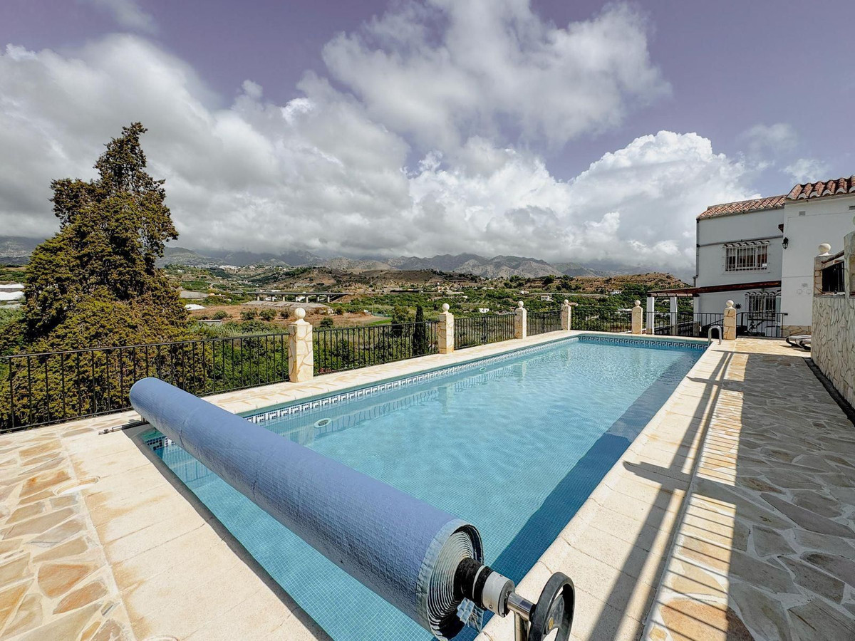 Vrijstaande Villa te koop in Nerja | 6 slaapkamers H4168636