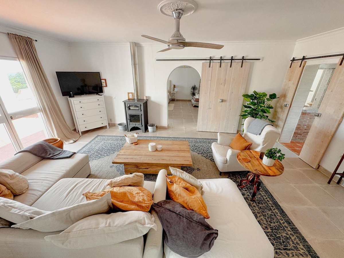 Vrijstaande Villa te koop in Nerja | 6 slaapkamers H4168636