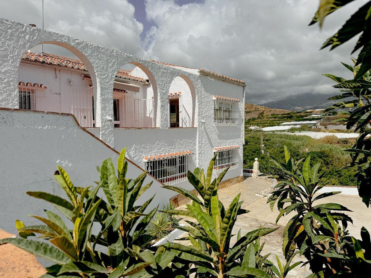 Vrijstaande Villa te koop in Nerja | 6 slaapkamers H4168636