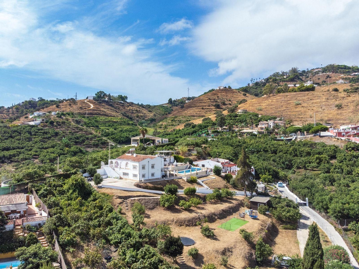 Vrijstaande Villa te koop in Nerja | 6 slaapkamers H4168636