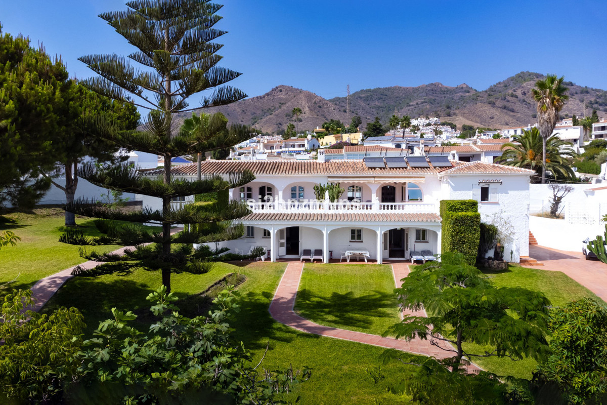 Vrijstaande Villa in Nerja-1