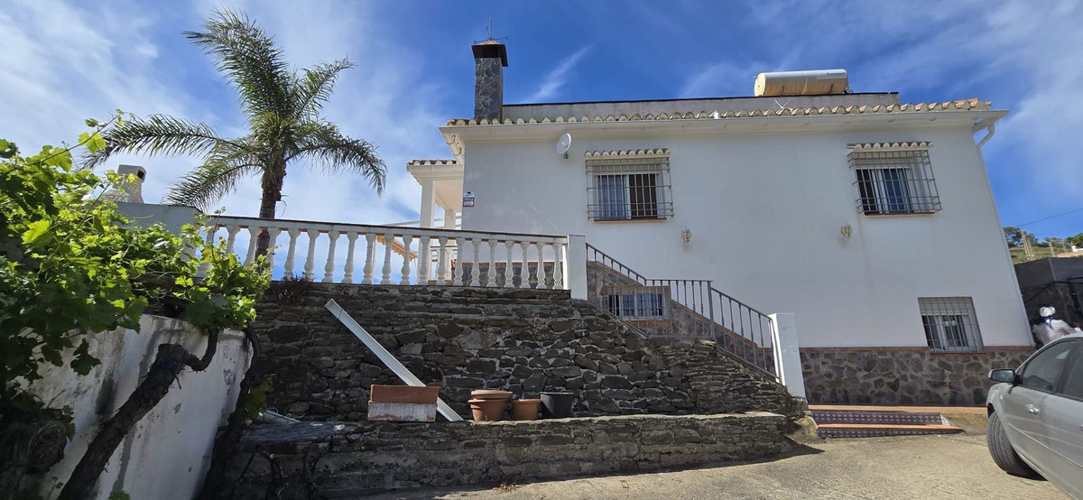 Vrijstaande Villa te koop in Nerja | 4 slaapkamers H5063113