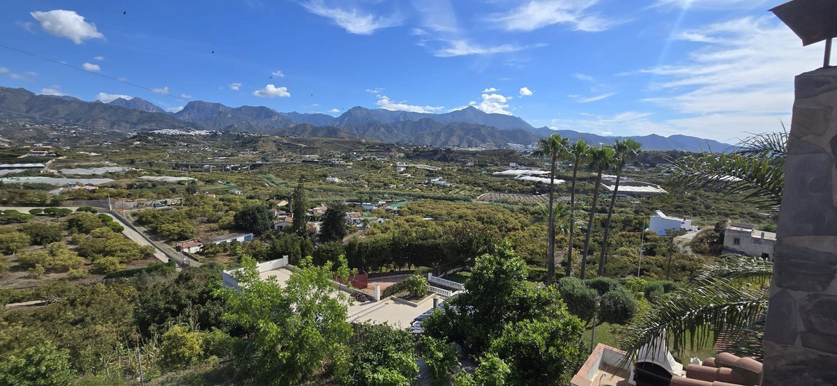 Vrijstaande Villa te koop in Nerja | 4 slaapkamers H5063113