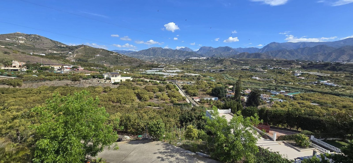 Vrijstaande Villa te koop in Nerja | 4 slaapkamers H5063113